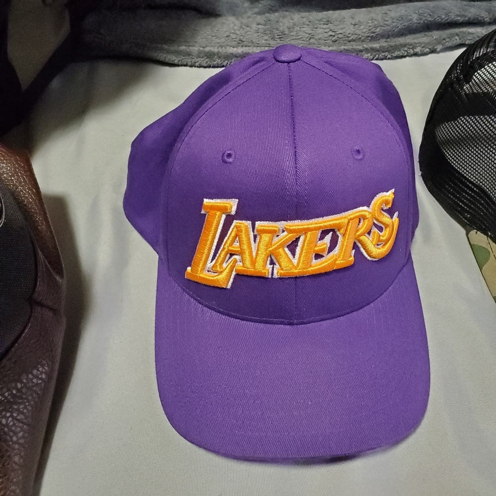 Lakers Mitchell and Ness hat